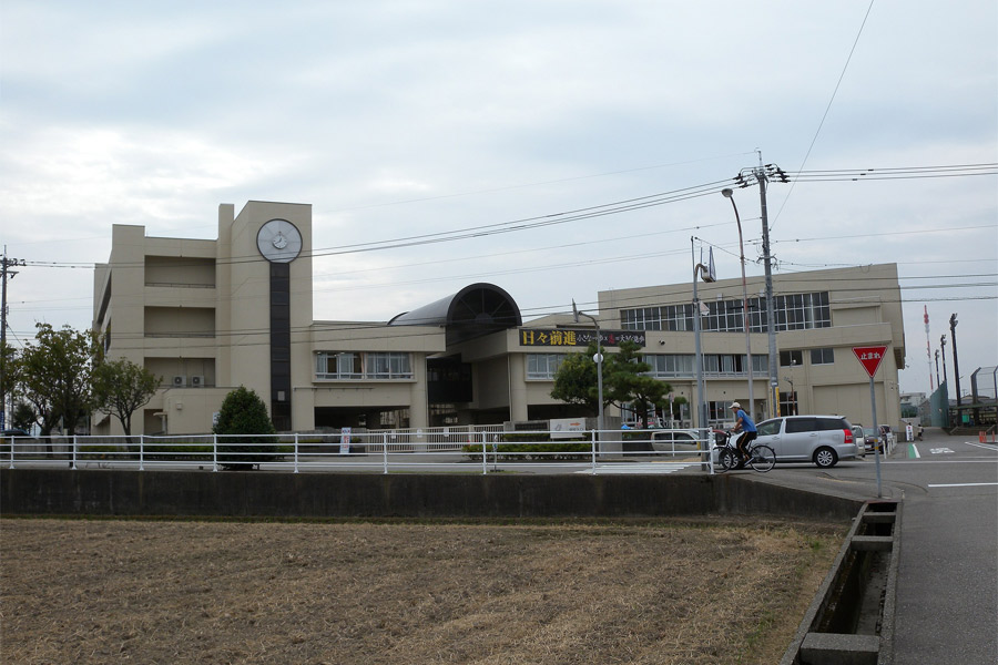 野々市市立布水中学校