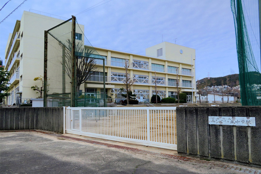 宝塚市立南ひばりガ丘中学校