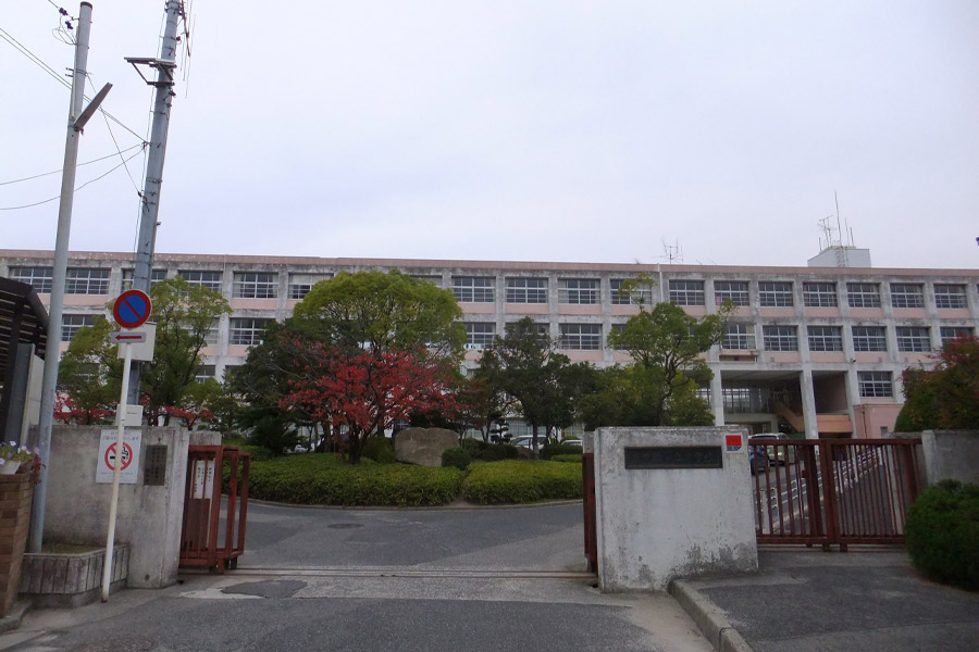 府中町立府中緑ヶ丘中学校